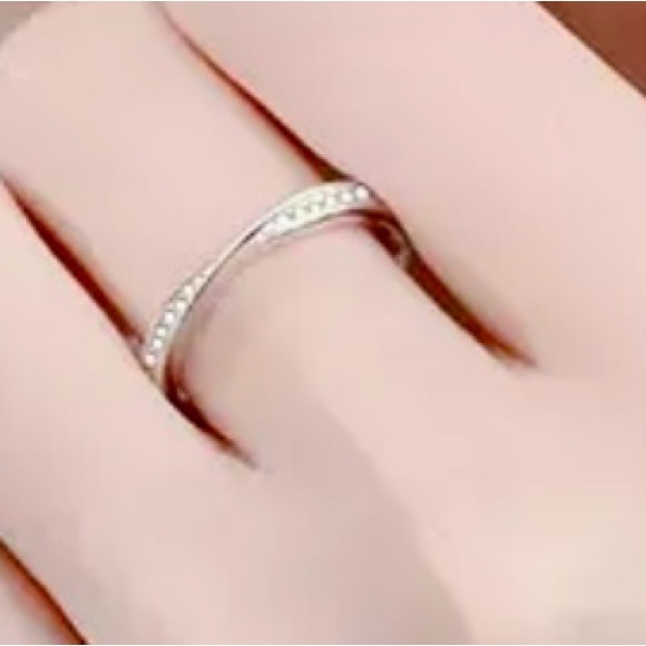 Solid sterling silver infinity Moissanite band ring - Picture 8 of 10